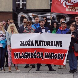 Protest przeciwko m.in. noszeniu maseczek