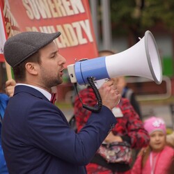 Protest przeciwko m.in. noszeniu maseczek