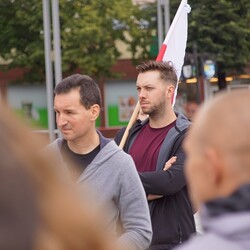 Protest przeciwko m.in. noszeniu maseczek
