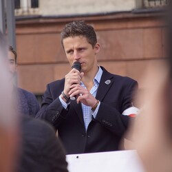 Protest przeciwko m.in. noszeniu maseczek