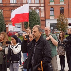 Protest przeciwko m.in. noszeniu maseczek