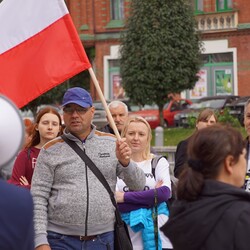 Protest przeciwko m.in. noszeniu maseczek