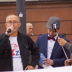 Protest przeciwko m.in. noszeniu maseczek