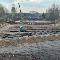 Na budowie N-S-ki praca wre