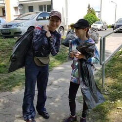 Harcerze wysprzątali las