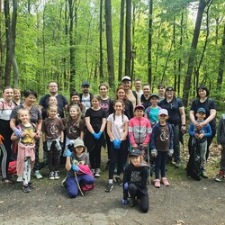 Harcerze wysprzątali las