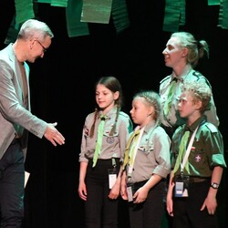 28. "Cmok Song" za nami