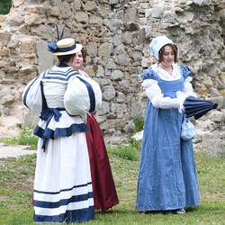 Pokaz mody z czasów Karola Goduli