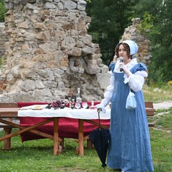 Pokaz mody z czasów Karola Goduli