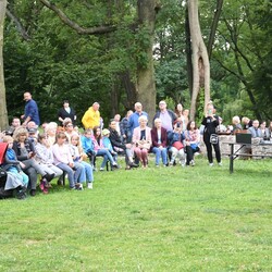 Pokaz mody z czasów Karola Goduli