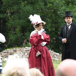 Pokaz mody z czasów Karola Goduli