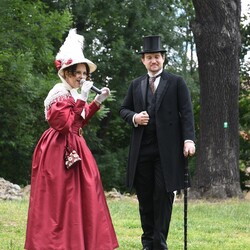 Pokaz mody z czasów Karola Goduli