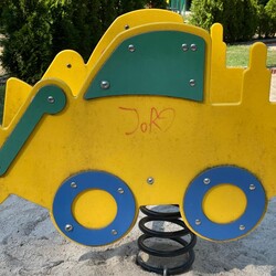 Zdewastowany plac zabaw Gałczyńskiego