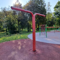 Zniszczony plac zabaw w Nowym Bytomiu