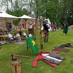 Słowianie w ruinach zamku rudzkiego