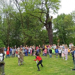 Słowianie w ruinach zamku rudzkiego
