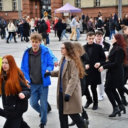 Zatańczyli poloneza na rynku