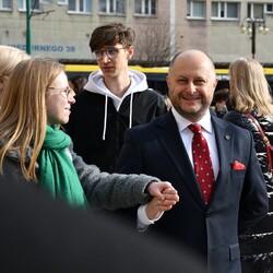 Zatańczyli poloneza na rynku