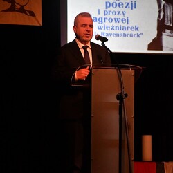  W kręgu poezji i prozy lagrowej więźniarek KL Ravensbruck