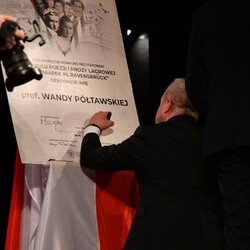  W kręgu poezji i prozy lagrowej więźniarek KL Ravensbruck