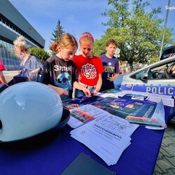 Policja na festynie przed Aquadromem