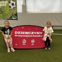 Piłkarki na murawie