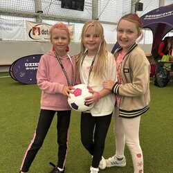 Piłkarki na murawie