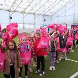 Piłkarki na murawie