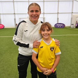 Piłkarki na murawie