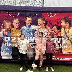 Piłkarki na murawie