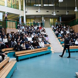 Wykład o hejcie, tolerancji i pasji w III LO