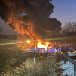 Pożar hali przy Teatralnej 7