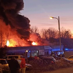 Pożar hali przy Teatralnej 7