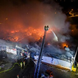 Pożar hali przy Teatralnej 7