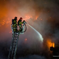 Pożar hali przy Teatralnej 7