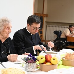 Śniadanie Wielkanocne dla osób potrzebujących