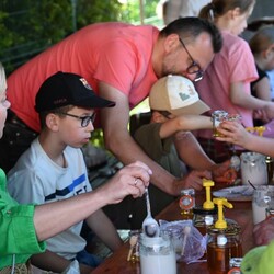 Rodzinny piknik przy piekaroku