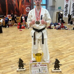 Rudzki Klub Kyokushin Karate z medalami
