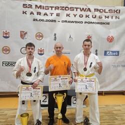 Rudzki Klub Kyokushin Karate z medalami