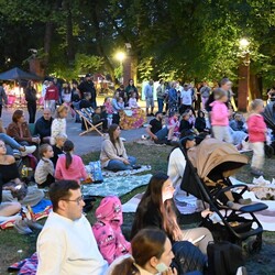 Kino plenerowe i rodzinny festyn w Parku Kozioła