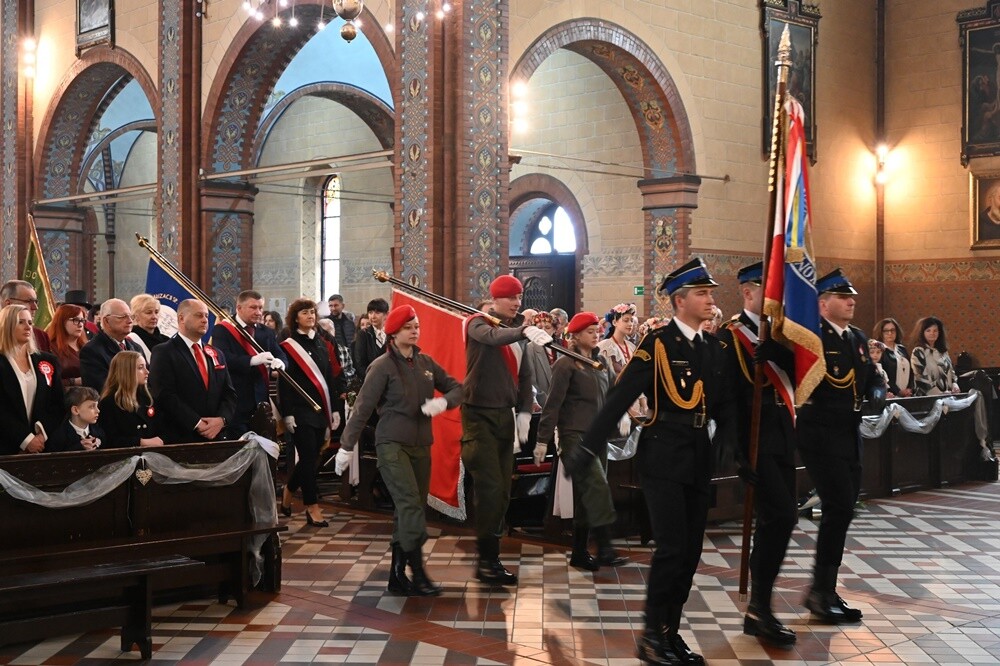 Konstytucja 3 Maja oraz wybuch III Powstania Śląskiego to kluczowe wydarzenia historii Polski. Jak co roku rudzianie, na czele z przedstawicielami władz i służb mundurowych wzięli udział w obchodach upamiętniających te ważne wydarzenia.

fot. UM Ruda Śląska