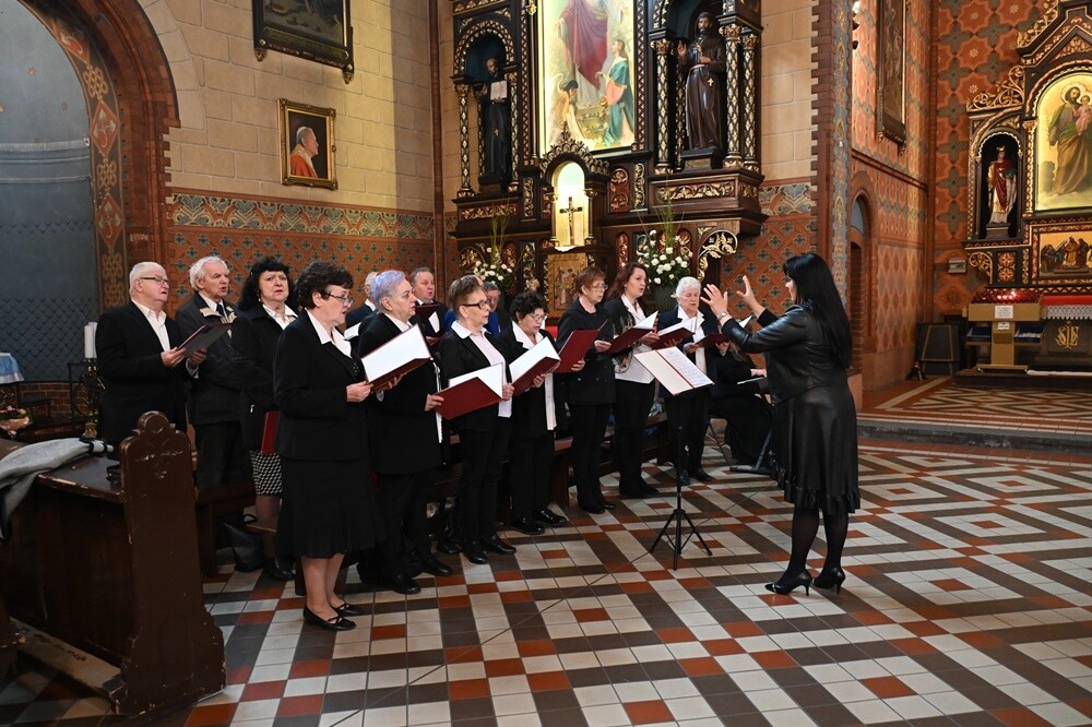 Konstytucja 3 Maja oraz wybuch III Powstania Śląskiego to kluczowe wydarzenia historii Polski. Jak co roku rudzianie, na czele z przedstawicielami władz i służb mundurowych wzięli udział w obchodach upamiętniających te ważne wydarzenia.

fot. UM Ruda Śląska
