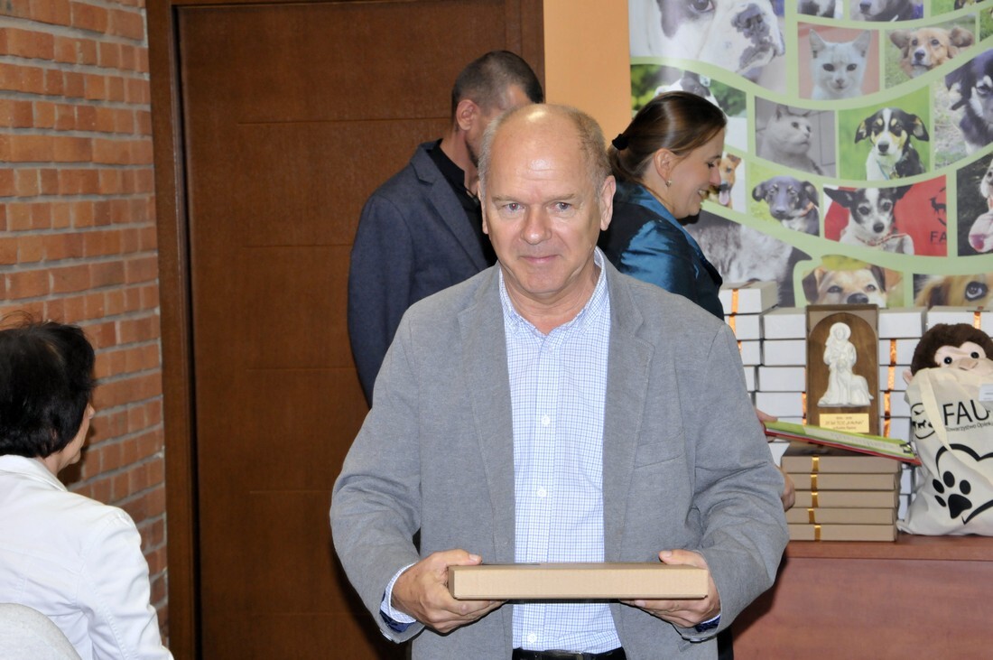 Towarzystwo Opieki nad Zwierzętami "FAUNA" obchodzi 25-lecie istnienia. Podczas oficjalnej uroczystości celebrującej ten jubileusz TOZ otrzymało do użytkowania budynek przeznaczony na cele statutowe, wręczono również nagrody laureatom konkursu "Jestem przyjacielem zwierząt...".