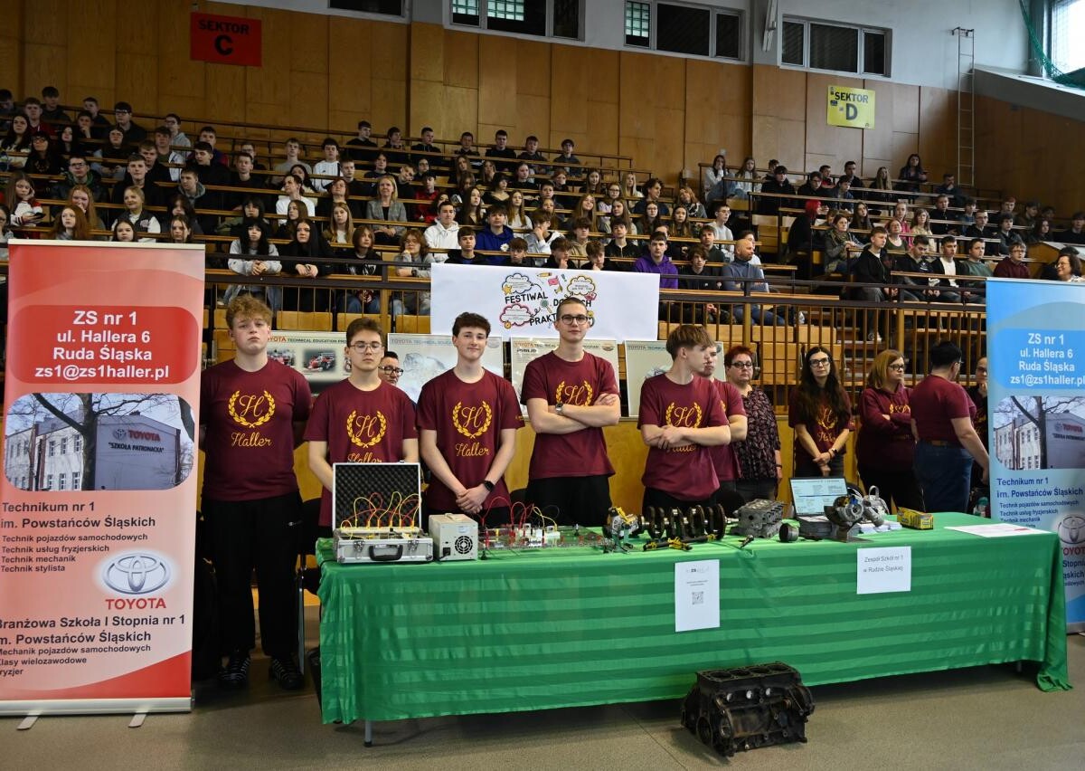 Giełda Szkół Ponadpodstawowych w Rudzie Śląskiej – setki ósmoklasistów poznało ofertę szkół średnich i zawodowych. Czas na wybór przyszłości / fot. UM Ruda Śląska