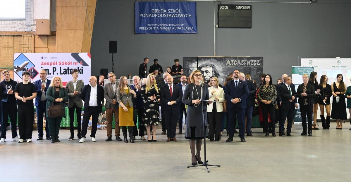 Giełda Szkół Ponadpodstawowych w Rudzie Śląskiej – setki ósmoklasistów poznało ofertę szkół średnich i zawodowych. Czas na wybór przyszłości / fot. UM Ruda Śląska