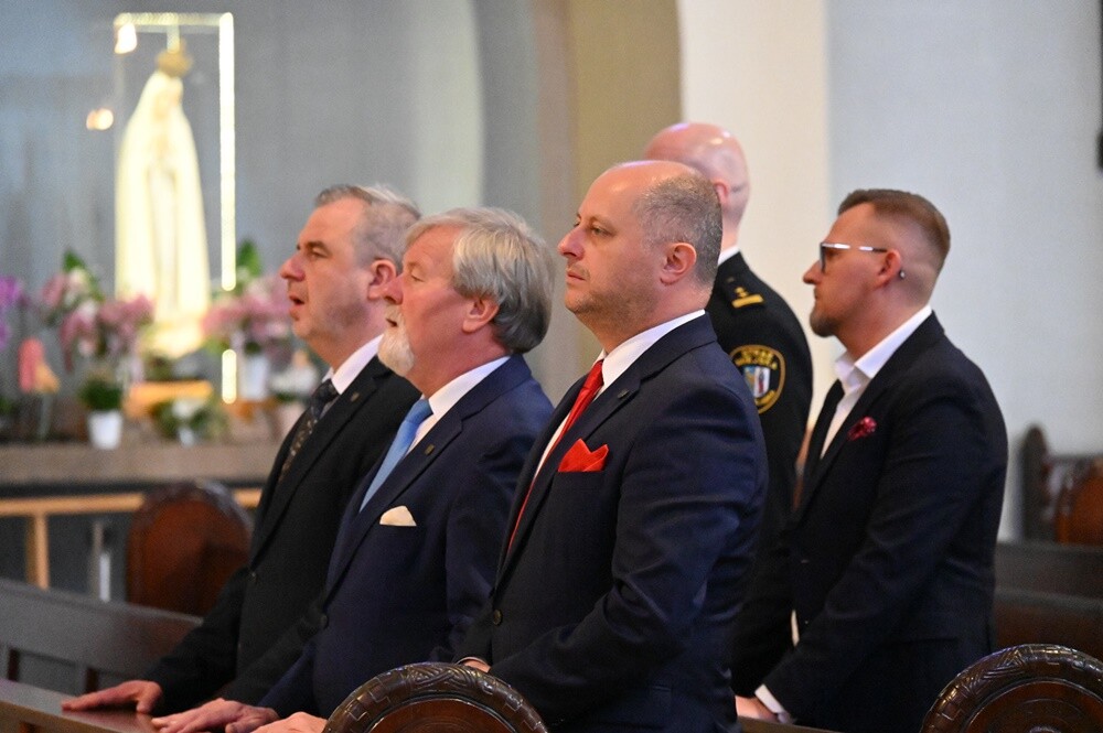 Bractwo Kurkowe istnieje w Rudzie Śląskiej już 30 lat! Z tej okazji odbył się uroczysty przemarsz Bractw Kurkowych ze sztandarami i orkiestrą dętą oraz msza święta. 

fot. UM Ruda Śląska