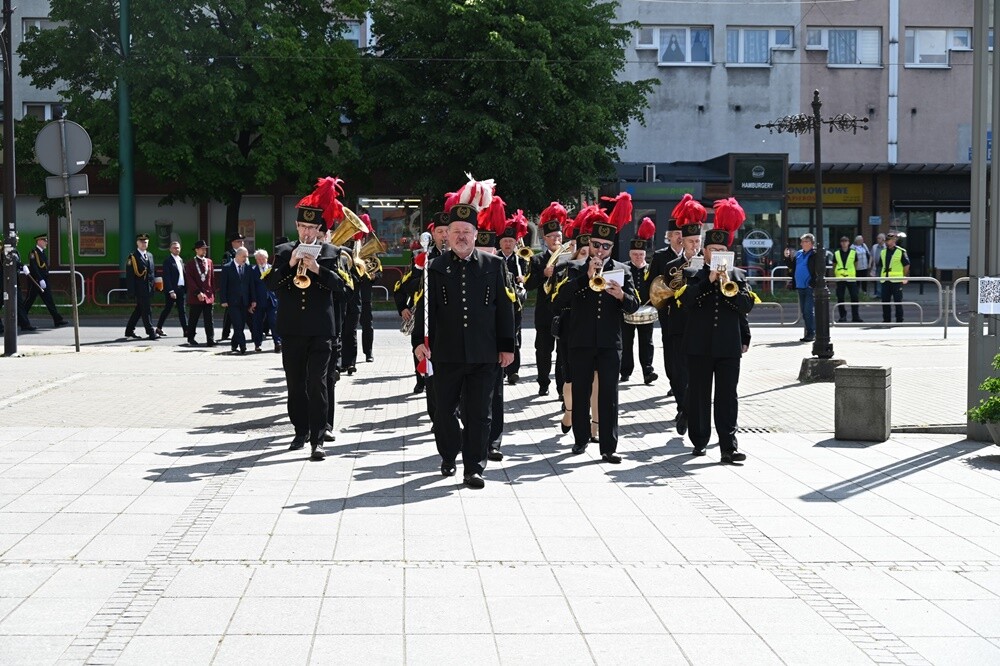 Bractwo Kurkowe istnieje w Rudzie Śląskiej już 30 lat! Z tej okazji odbył się uroczysty przemarsz Bractw Kurkowych ze sztandarami i orkiestrą dętą oraz msza święta. 

fot. UM Ruda Śląska