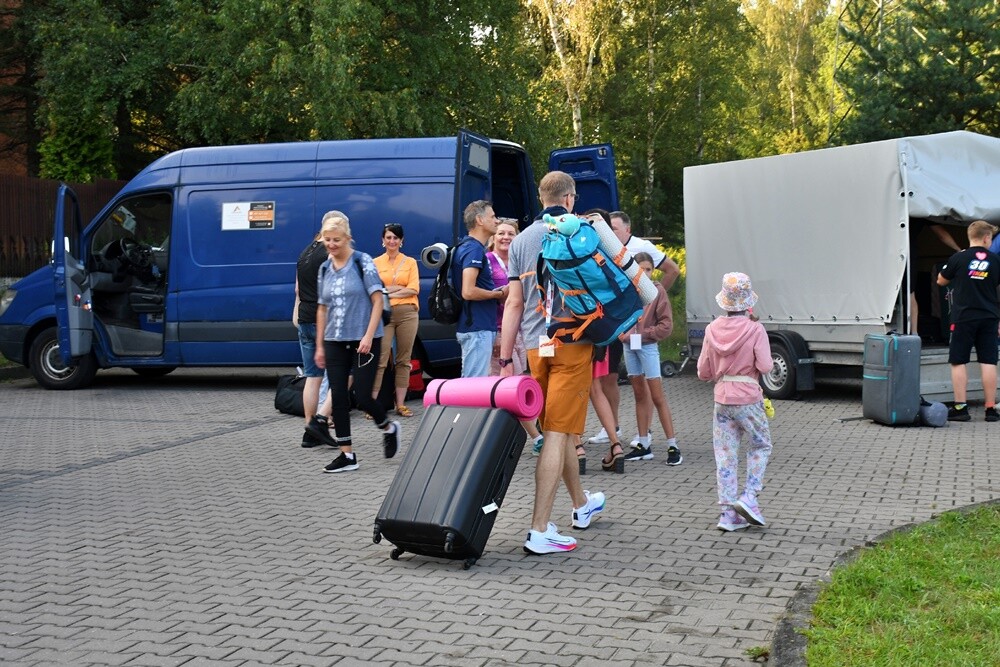 Pielgrzymi z halembskich parafii po raz 43 wyruszyli na Jasną Górę, aby złożyć swoje intencje przed Cudownym Obrazem. Zwieńczeniem pielgrzymowania będzie Dzień Halembski.

fot. Jacek Knapik