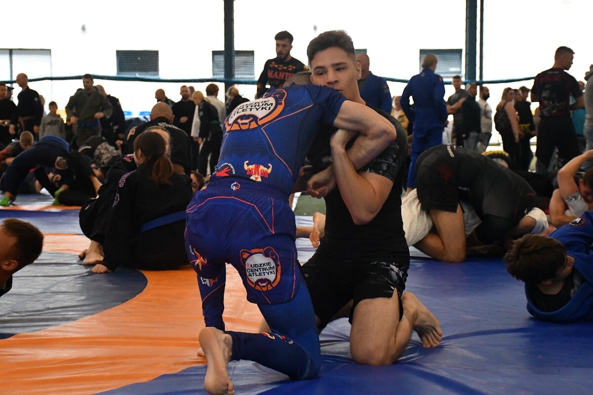 Dziś pogoda nie dopisała. Kulanie na Lufcie tym razem pod zadaszeniem! / fot. Jacek Knapik