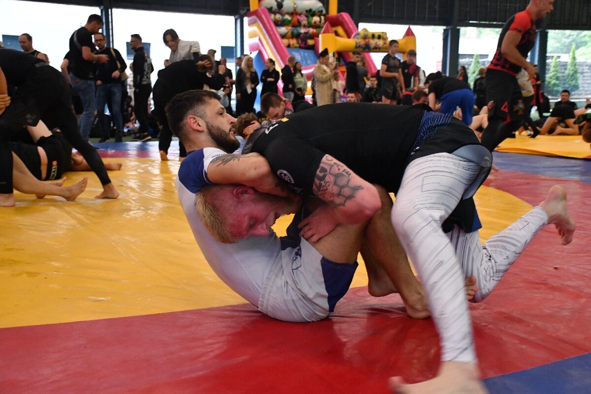 Dziś pogoda nie dopisała. Kulanie na Lufcie tym razem pod zadaszeniem! / fot. Jacek Knapik